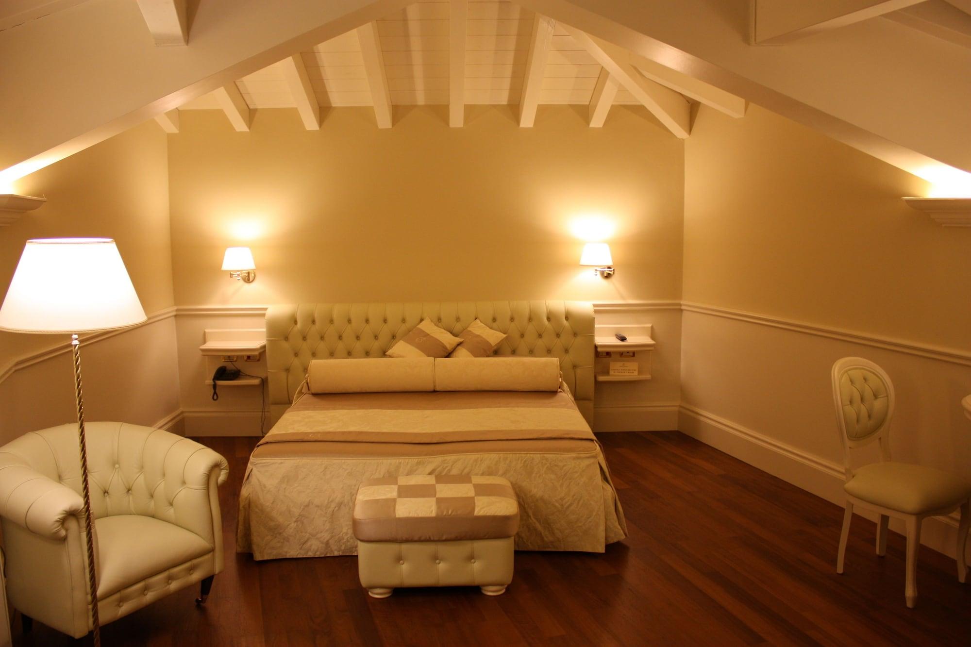 Suite Hotel Santa Chiara Лече Екстериор снимка