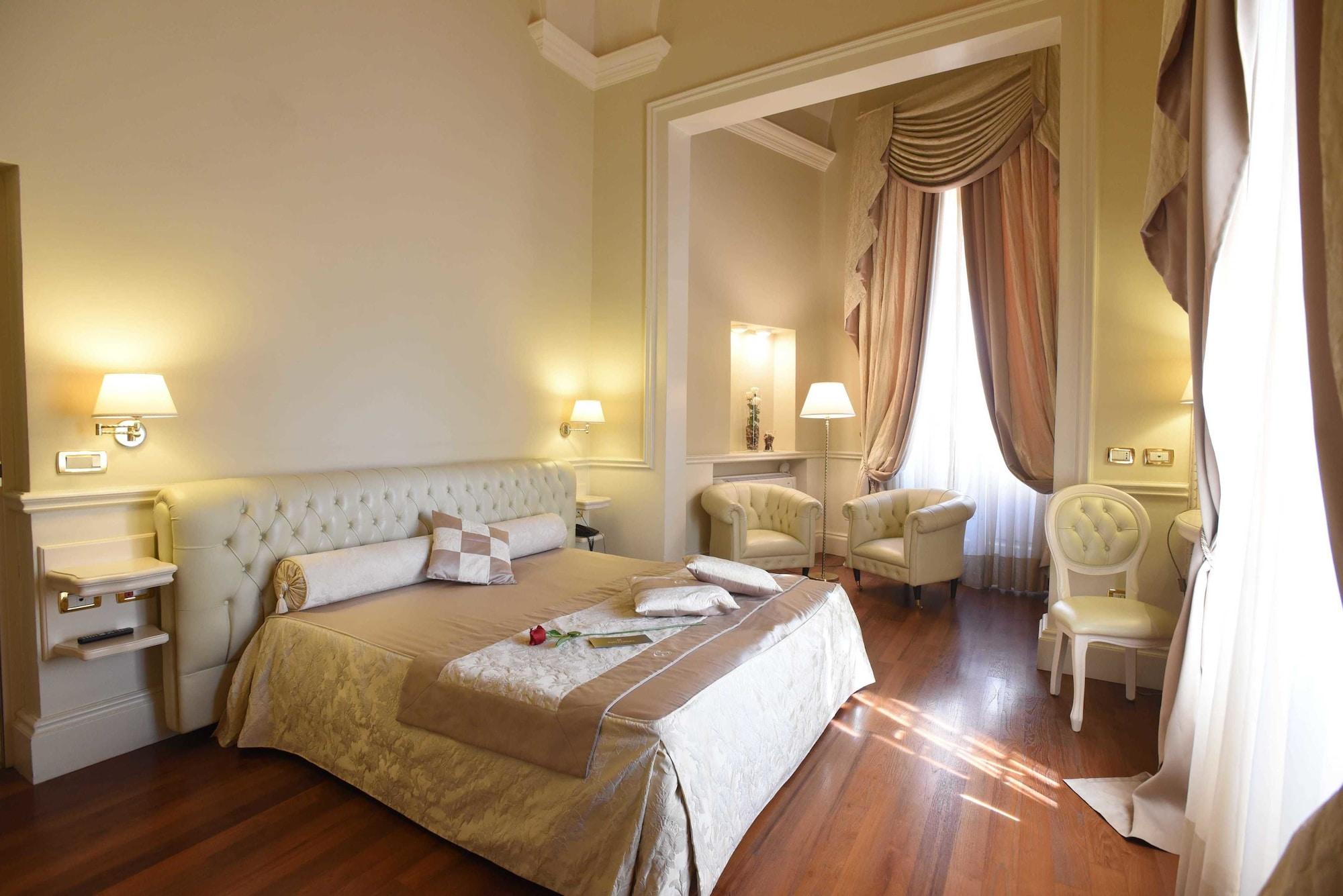 Suite Hotel Santa Chiara Лече Екстериор снимка