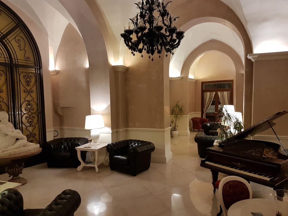 Suite Hotel Santa Chiara Лече Екстериор снимка